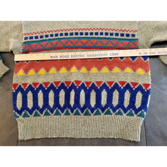 Colorful Patterned Sweater - Picture 6 of 7
